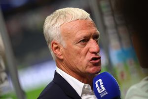 Deschamps: 'Trọng tài đủ trình độ không?'