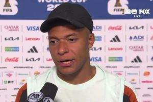 Phần phỏng vấn bị tắt tiếng của Mbappe sau trận thua Tây Ban Nha