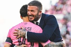 Beckham quay lưng với Messi?