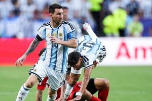 Cơ hội chia đều cho cả Anh và Argentina