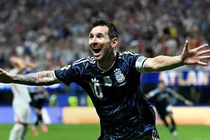 Hai kiến tạo trước tuyển Anh giúp Messi xô đổ kỷ lục World Cup