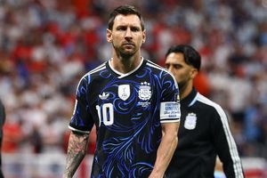 Anh 0-0 Argentina: Va chạm nảy lửa