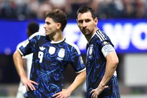 Anh 0-0 Argentina: Va chạm nảy lửa