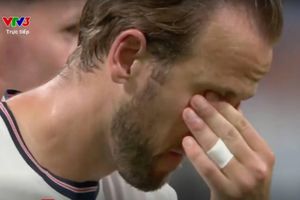 Harry Kane nén khóc khi Anh gục ngã trước Argentina