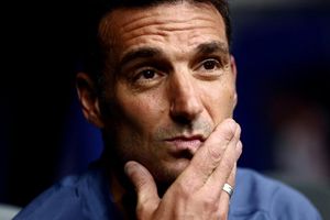 Scaloni gia nhập nhóm 7 HLV huyền thoại World Cup