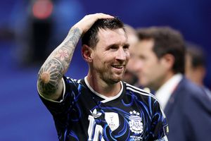 Người Anh xác nhận vị thế 'GOAT' của Messi
