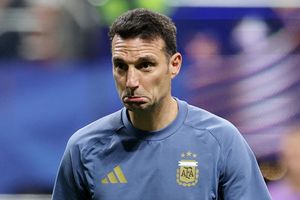 Scaloni đạo diễn màn ngược dòng kinh điển