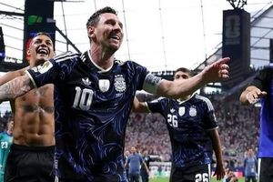 Viral điệu nhảy ăn mừng của Messi khi hạ gục tuyển Anh