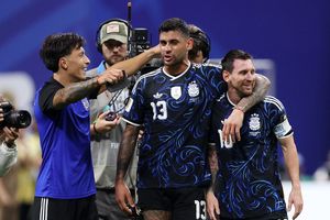 Messi là 'phù thủy bóng đá', nhưng Argentina vẫn gây tranh cãi