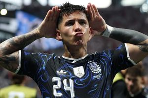Ngược dòng đánh bại Anh, Argentina chạm trán Tây Ban Nha ở chung kết