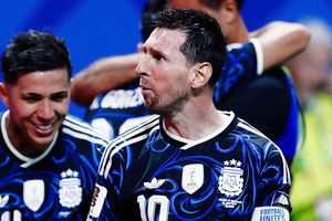 Video bóng đá Anh vs Argentina: Messi truyền cảm hứng