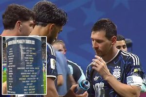 Cầu thủ Argentina nhặt được 'bí kíp' của đội Anh, phát hiện chiêu trò lừa Messi