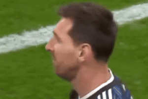 Rice thoát thẻ đỏ khi đối đầu Messi