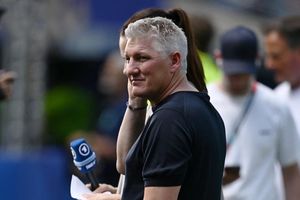 Schweinsteiger nhảy múa ăn mừng cùng CĐV Argentina