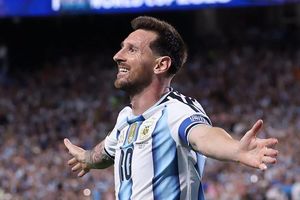 Trước chung kết World Cup 2026: Messi thả lỏng, cơn sốt vé chưa hạ nhiệt