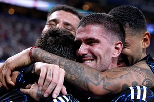 Messi và Argentina: Làm đủ nghi thức để giữ vận may ẵm cúp vàng