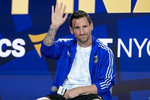 Messi nói về bức ảnh tắm cho Lamine Yamal, tuyên bố đáng chú ý về chung kết World Cup