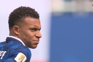 4 lần tuyển Pháp nhận bàn thua, máy quay đều lia tới Mbappe