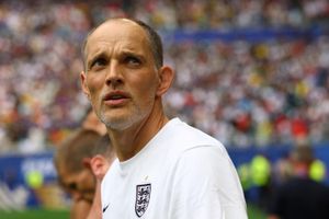 CĐV Anh, Pháp đồng loạt la ó Tuchel