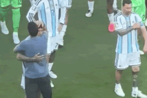 Enzo Fernandez né tránh Messi