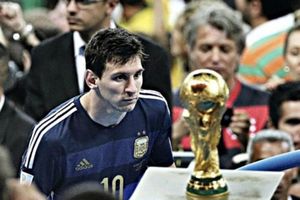 Khoảnh khắc ám ảnh Messi được tái hiện sau 12 năm