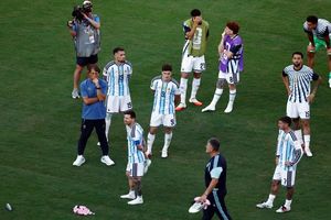 'Argentina may mắn chỉ thua Tây Ban Nha 0-1'