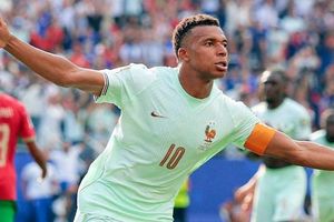 Mbappe 2 lần thắng Messi, đoạt Chiếc giày vàng World Cup 2026