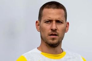 Manchester United dẫn đầu cuộc đua giành Waldemar Anton với giá 35 triệu bảng
