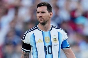 Báo Argentina sợ tương lai u tối, mong Messi dự World Cup 2030