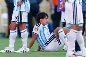 Tranh cãi vì hành động khó hiểu của Giuliano Simeone