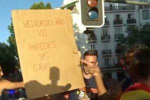Paredes thành trò chế nhạo của dàn sao Tây Ban Nha