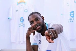 Cựu tuyển thủ Cameroon ra mắt CLB Nam Định