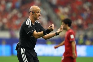 Trọng tài Anthony Taylor giải nghệ