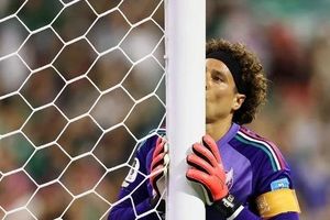 Thủ môn huyền thoại người Mexico, Guillermo Ochoa giải nghệ ở tuổi 41