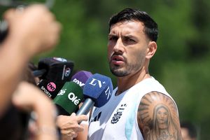 Paredes: 'Tây Ban Nha vượt trội Argentina'