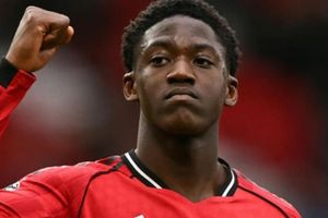 Vì sao Kobbie Mainoo là hạt nhân trung tâm hàng tiền vệ Manchester United dưới thời HLV Carrick?