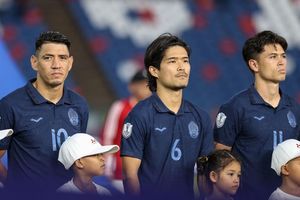 VAR giải cứu, Campuchia vẫn thua Singapore 1-2 vì siêu phẩm giây cuối