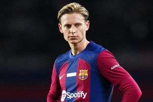 Barca nhận tin kém vui về Frenkie De Jong