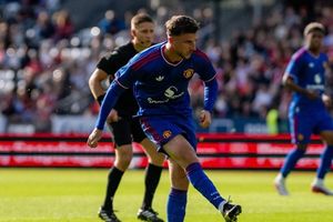 HLV Carrick thử nghiệm Mason Mount đá tiền vệ trung tâm: Lời giải mới cho Man Utd