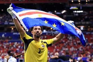 Thủ môn Cape Verde 'đổi đời' ở tuổi 40