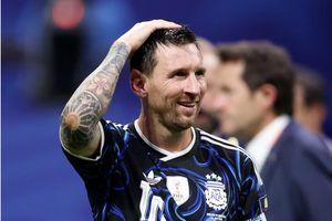 Messi tặng gì cho toàn đội Argentina sau World Cup?
