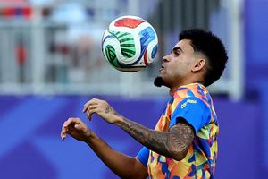 Al-Hilal ra giá khủng cho Luis Diaz