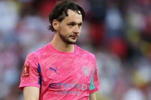 Leeds United chi 40 triệu bảng chốt hạ thương vụ bom tấn James Trafford từ Man City