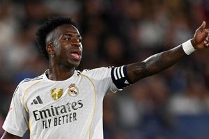 Arsenal vỡ mộng với Vinicius