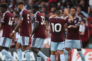 Aston Villa thua Real Sociedad 2-4 khi hàng thủ lộ khoảng trống ở giao hữu hè 2026