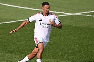 William Gallas cảnh báo Trent Alexander-Arnold trước yêu cầu phòng ngự của Mourinho tại Real Madrid