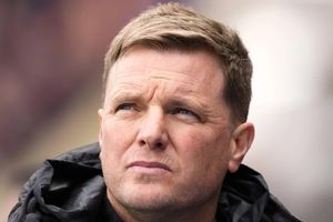 Newcastle bất ngờ thay HLV trưởng
