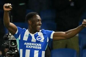 Chelsea chiêu mộ Danny Welbeck: HLV Xabi Alonso đổi chiến lược, Gary Neville tiếc cho Man Utd