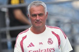 Mourinho sốt ruột vì hàng thủ Real Madrid
