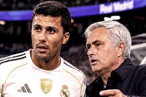 Real Madrid tái thiết mạnh mẽ: Perez chiều Mourinho hết mình